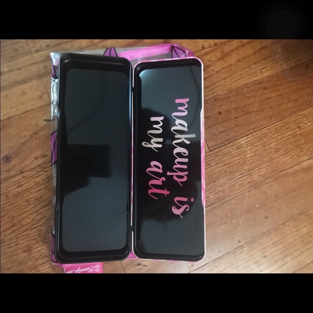 Makeup bag, case & tools - Picture 2 of 8